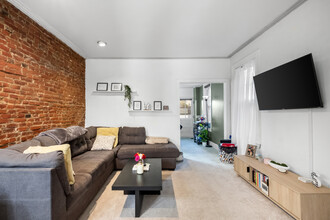 2207 Mount Vernon St in Philadelphia, PA - Building Photo - Interior Photo