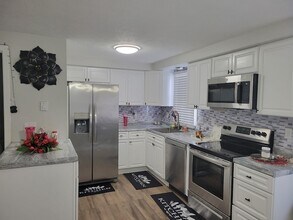 35 Genesee St, Unit E in Worcester, MA - Building Photo - Building Photo