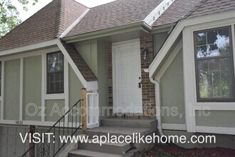 14121 S Cottonwood Dr in Olathe, KS - Building Photo - Building Photo