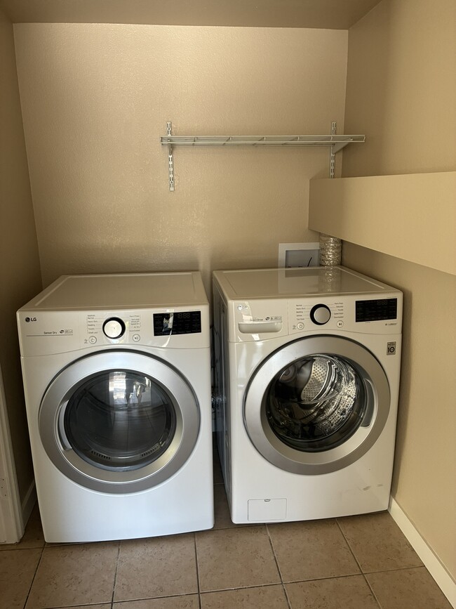 215 Oro Canyon St in Henderson, NV - Building Photo - Building Photo