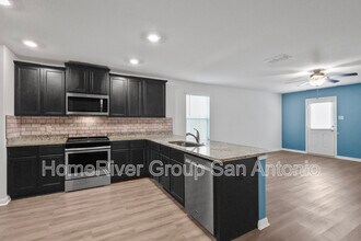 7315 Sharma Vly in San Antonio, TX - Building Photo - Building Photo