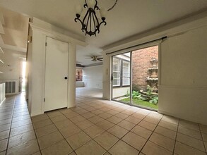 7833 Rockhill St in Houston, TX - Building Photo - Building Photo