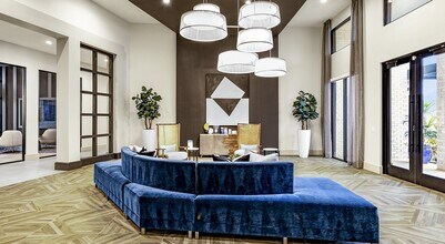 7100 Uvalde Rd in Houston, TX - Foto de edificio - Building Photo