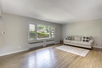 19 Severin Pl in Halesite, NY - Building Photo - Building Photo