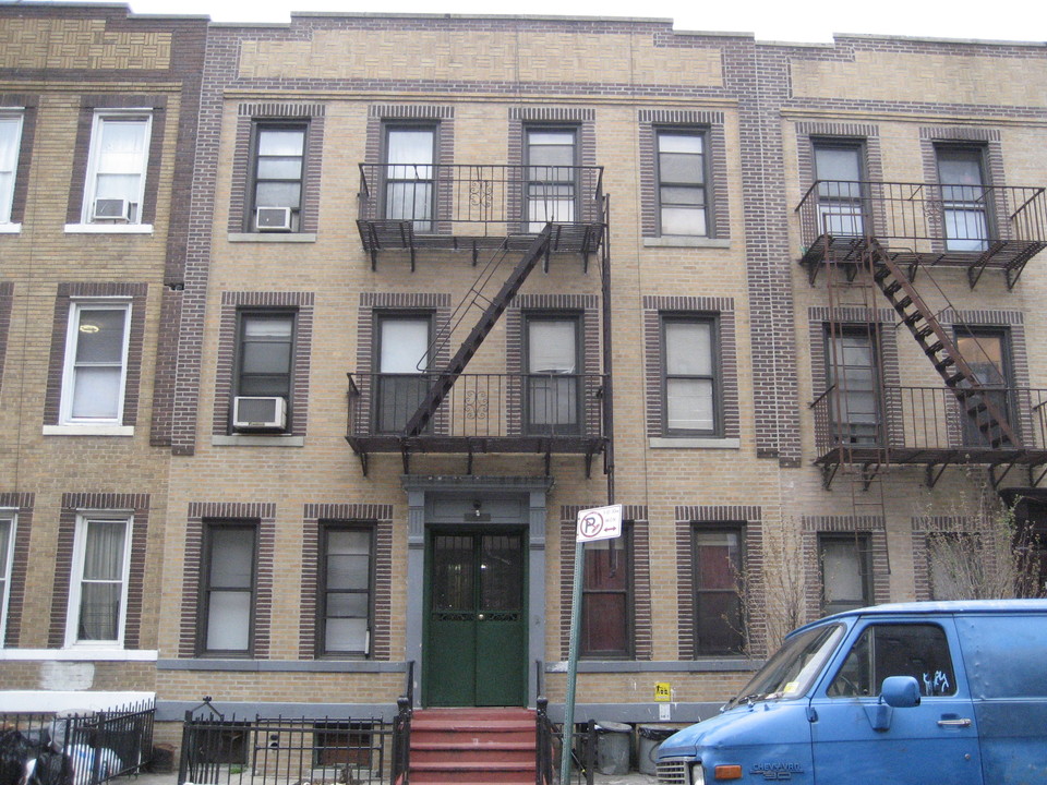 48-16 46th Street in Flushing, NY - Building Photo