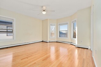 3266 Washington St, Unit #3F in Boston, MA - Foto de edificio - Building Photo