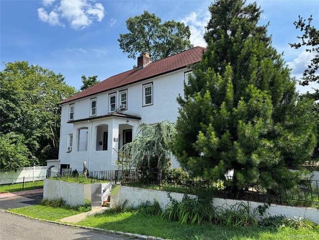 property at 11 Floyd Pl