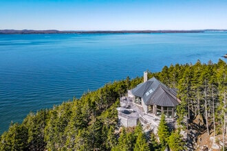 81 Point Rd in Brooksville, ME - Building Photo - Building Photo
