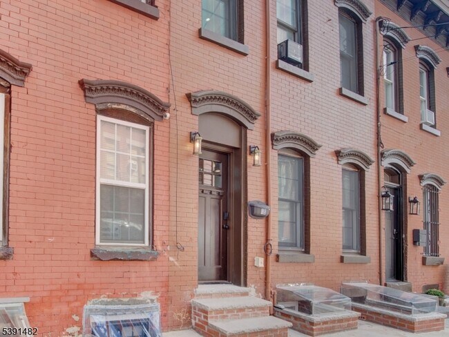 16 Eagles St in Newark, NJ - Building Photo - Building Photo