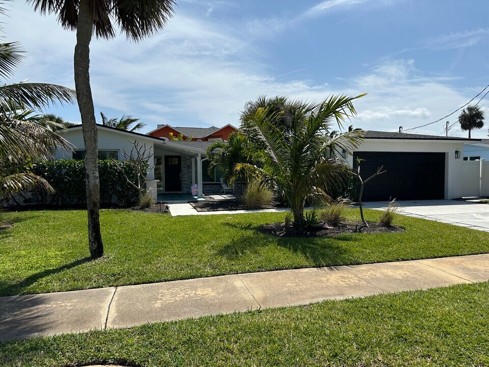 408 Penguin Dr in Satellite Beach, FL - Building Photo