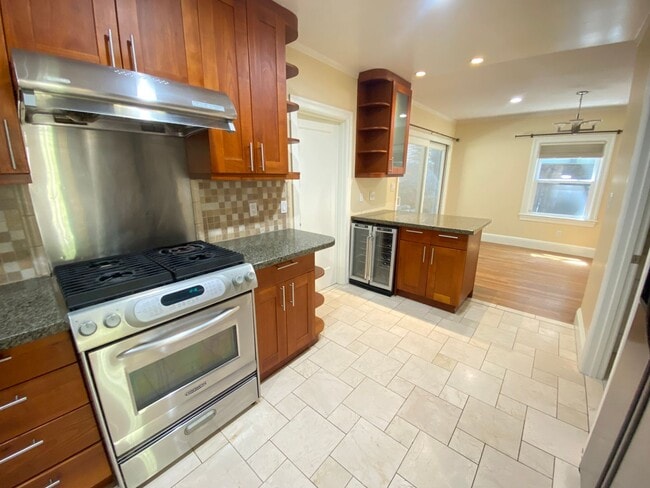 100 Bayo Vista Ave in Oakland, CA - Building Photo - Building Photo