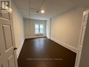 132 Dundas St E in Toronto, ON - Building Photo - Building Photo