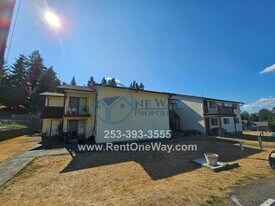 18601 4th St E in Lake Tapps, WA - Building Photo