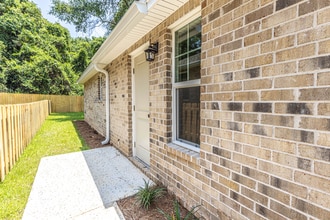 454 Reeves St in Niceville, FL - Building Photo - Building Photo