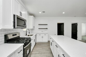 701 E Canino Rd in Houston, TX - Building Photo - Building Photo