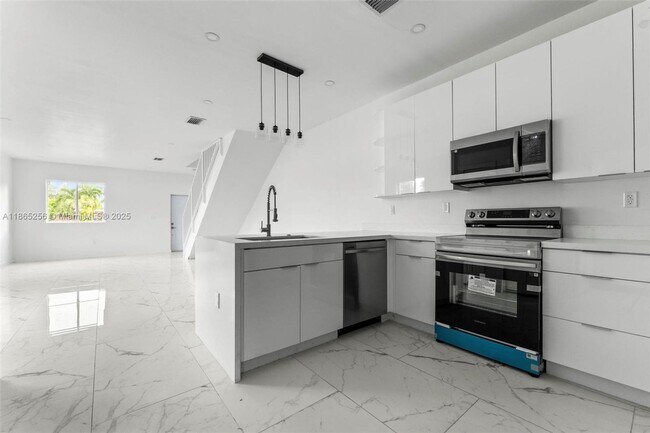 2143 NW 4th St in Pompano Beach, FL - Building Photo - Building Photo