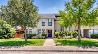 16339 Lauder Ln in Dallas, TX - Building Photo