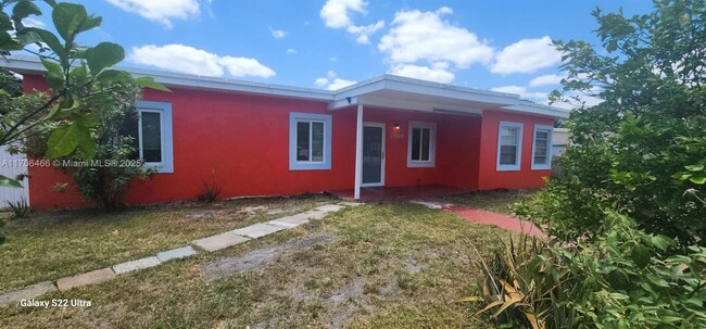 property at 15640 NW 159th St Rd