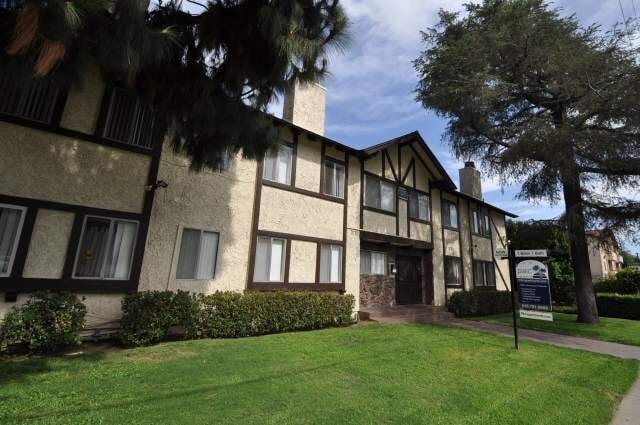 6954 Woodman Ave, Unit 19 in Los Angeles, CA - Building Photo
