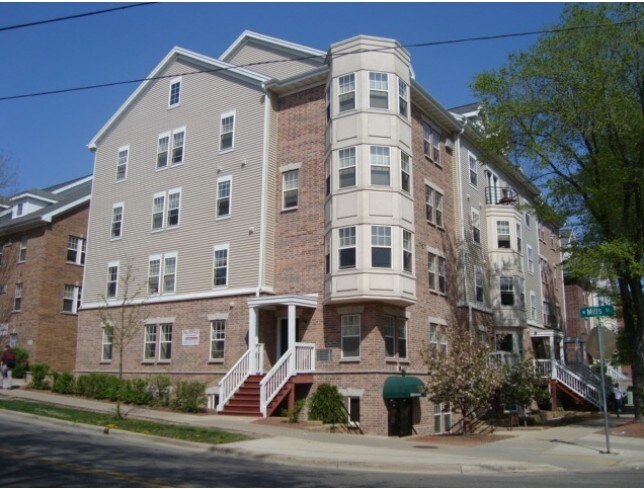 1309 W Dayton St in Madison, WI - Building Photo