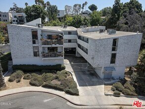 950 Edgecliffe Dr in Los Angeles, CA - Building Photo - Building Photo