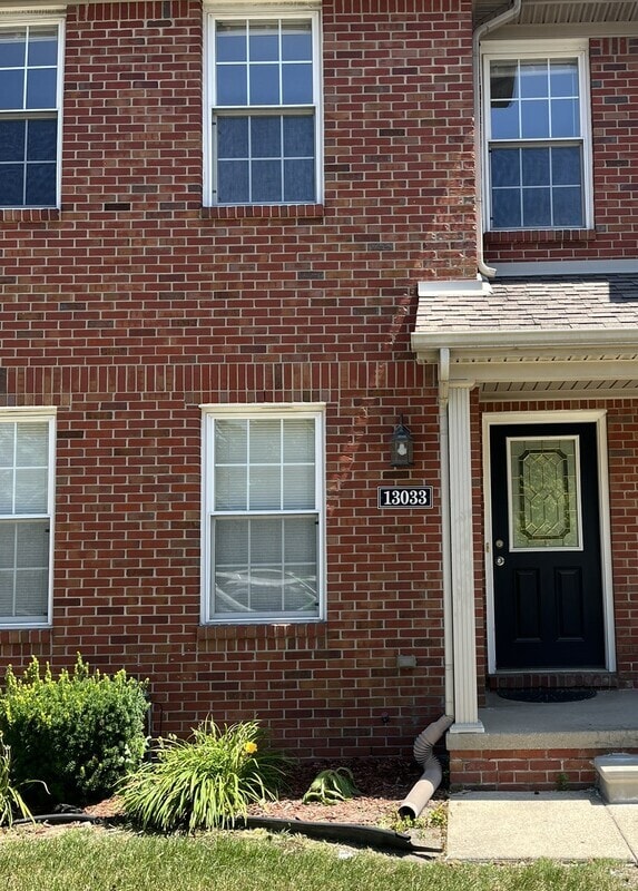13033 Turnberry in Southgate, MI - Building Photo - Building Photo