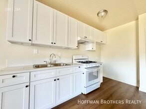 15552 Nordhoff St in Los Angeles, CA - Foto de edificio - Building Photo