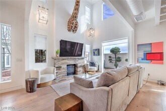 952 Coatbridge St in Las Vegas, NV - Building Photo - Building Photo