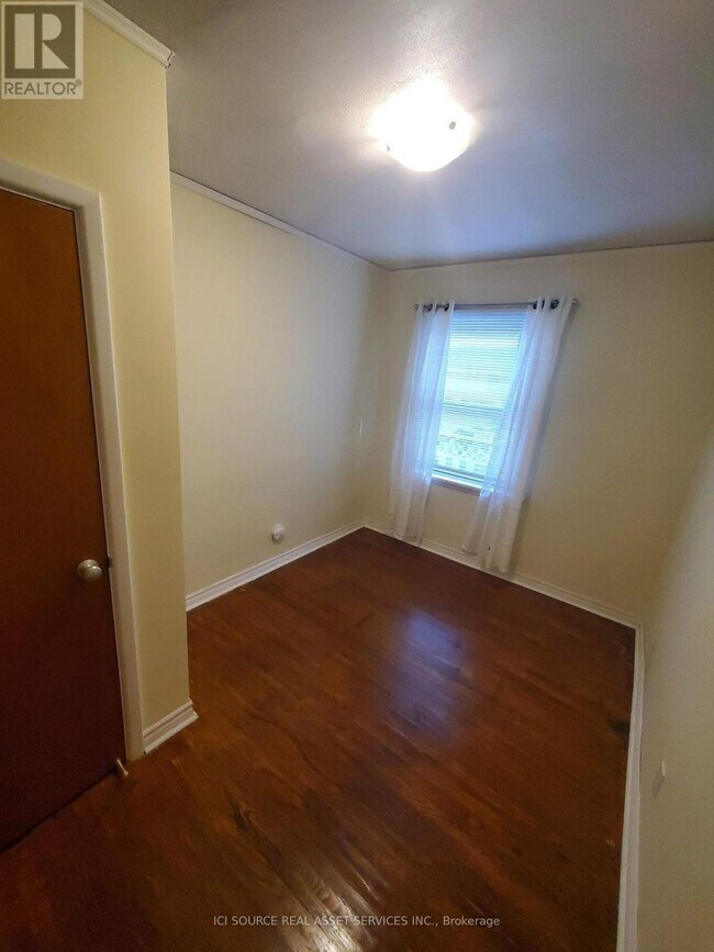 412 Mountainview Dr in Milton, ON - Building Photo - Building Photo