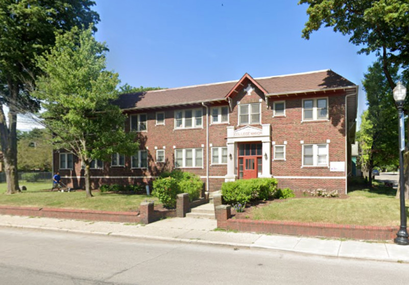 College Manor in Indianapolis, IN - Foto de edificio