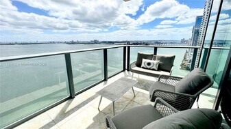 3131 NE 7th Ave in Miami, FL - Building Photo