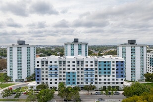 Brisas Del Este II in Miami, FL - Building Photo