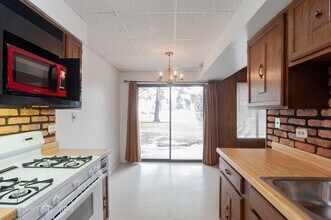 452 Harrison Ct in Vernon Hills, IL - Building Photo - Building Photo