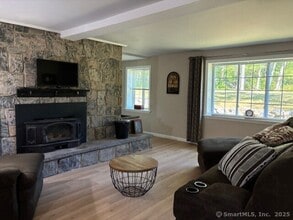 15 Lake Rd in Newtown, CT - Building Photo - Building Photo