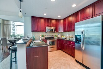 101 S Eola Dr in Orlando, FL - Building Photo - Building Photo