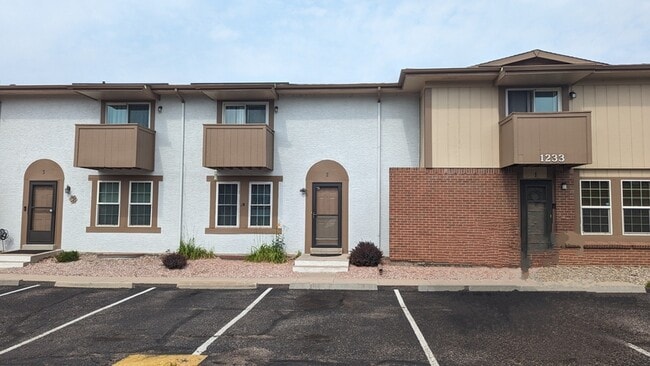 property at 1233 Willow Bend Cir