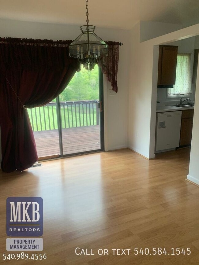 7847 Forest Edge Dr in Roanoke, VA - Building Photo - Building Photo