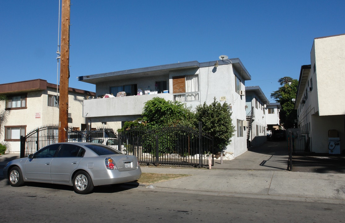 14629 Calvert St in Van Nuys, CA - Building Photo