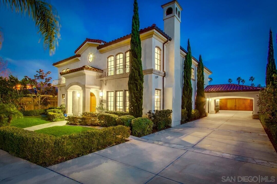 315 Mesa Way in San Diego, CA - Foto de edificio
