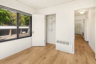 909 4th Ave N, Unit F in Seattle, WA - Building Photo - Building Photo