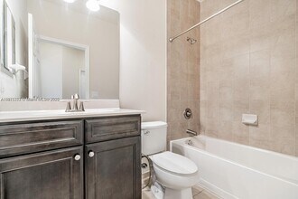 8945 NW 98th Ave in Doral, FL - Building Photo - Building Photo