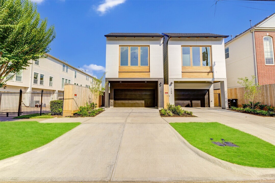 2307 Jackson St in Houston, TX - Building Photo