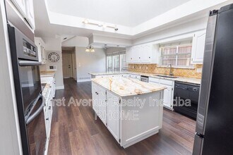 16121 Shadybank Dr in Dallas, TX - Building Photo - Building Photo
