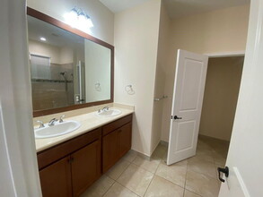 3334 W 96 Pl in Hialeah, FL - Building Photo - Building Photo