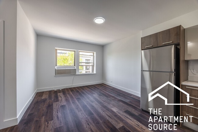 1555 W Hollywood Ave in Chicago, IL - Building Photo - Building Photo
