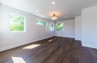 2014 E 9th St in Austin, TX - Building Photo - Building Photo