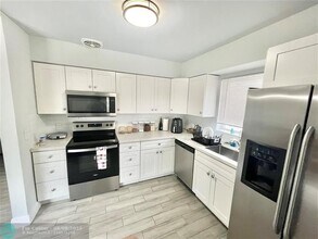 5151 Garfield Rd in Delray Beach, FL - Foto de edificio - Building Photo