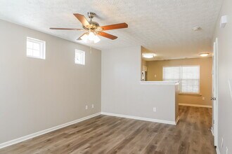 207 Oak Grove Ln in Acworth, GA - Building Photo - Building Photo