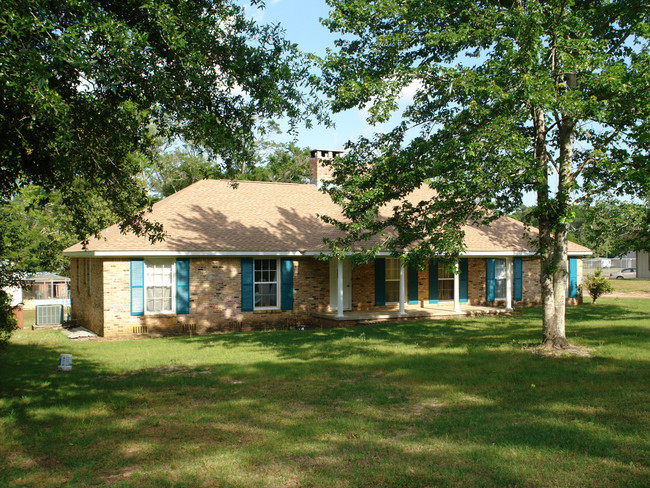 1105 Whispering Pines Rd in Daphne, AL - Building Photo - Building Photo