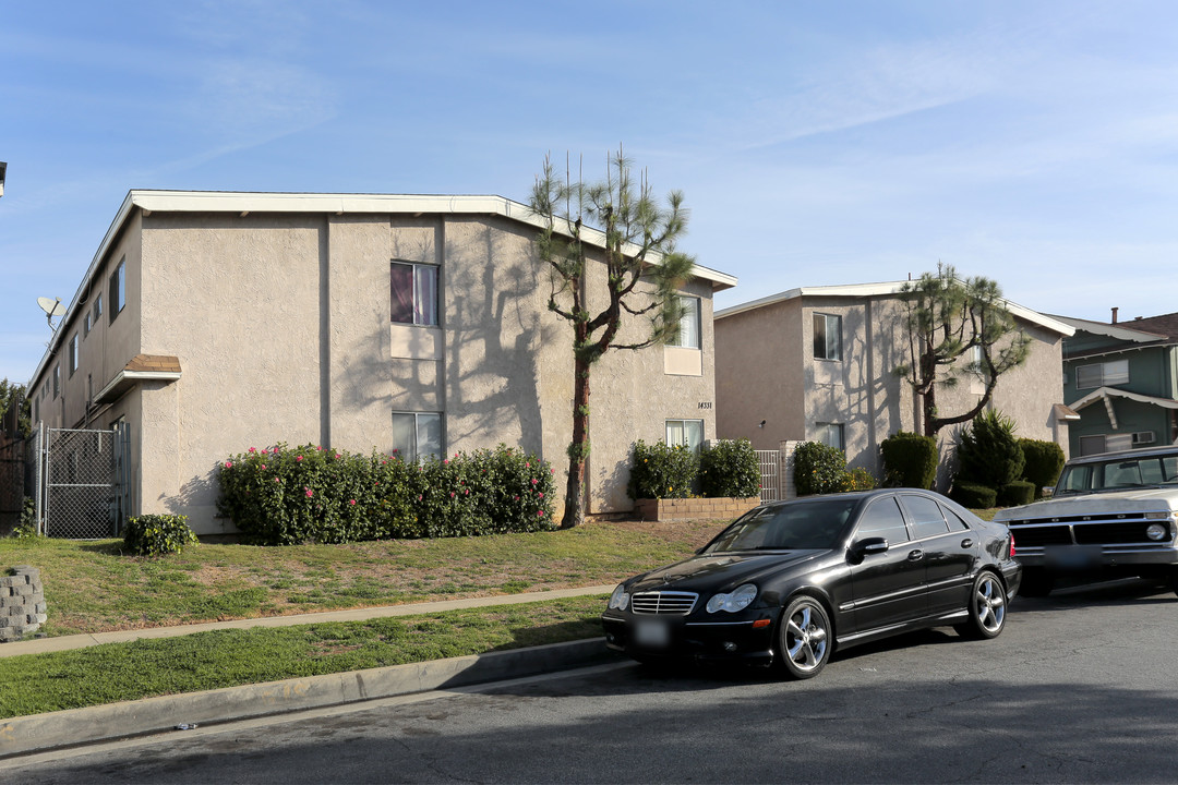 14331 Rosecrans Ave in La Mirada, CA - Building Photo